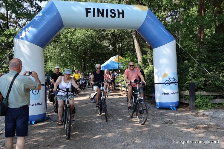 250 deelnemers bij opening Romeinse fietsroute in Garderen