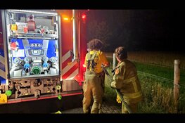 Uitslaande brand in bijgebouw aan Engweg in Heerde, paarden tijdelijk in veiligheid gebracht