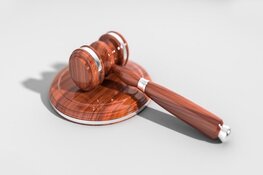 Op zitting: politiemedewerker verdacht van computervredebreuk, schenden ambtsgeheim en meineed